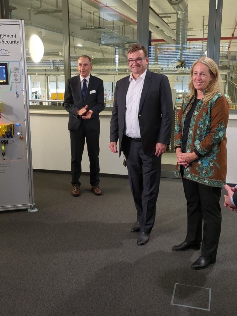 Horst-Dietrich Kraus, Leiter Marketing und Kommunikation (li.), Thomas Pilz und...