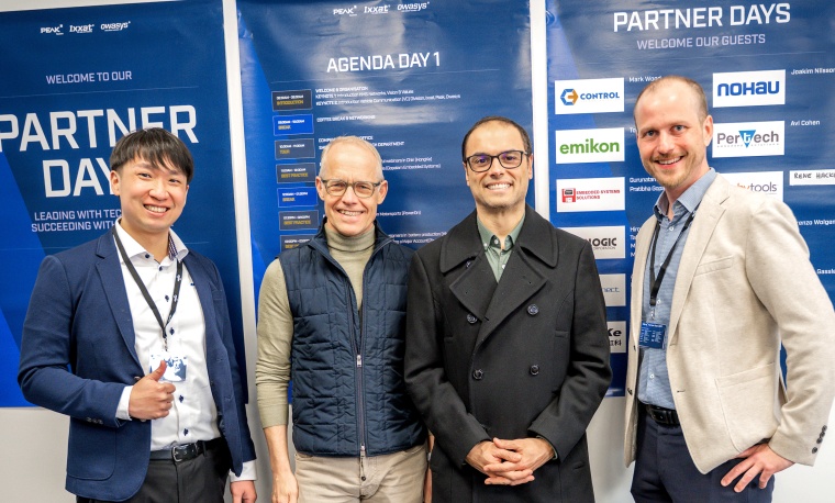 Das Foto zeigt (von links): Yuan Lee (HMS, EMEA Sales Manager), Staffan...