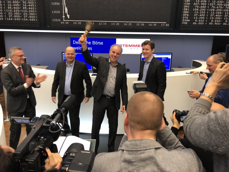 CEO Christof Zollitsch rings the symbolic bell for the IPO