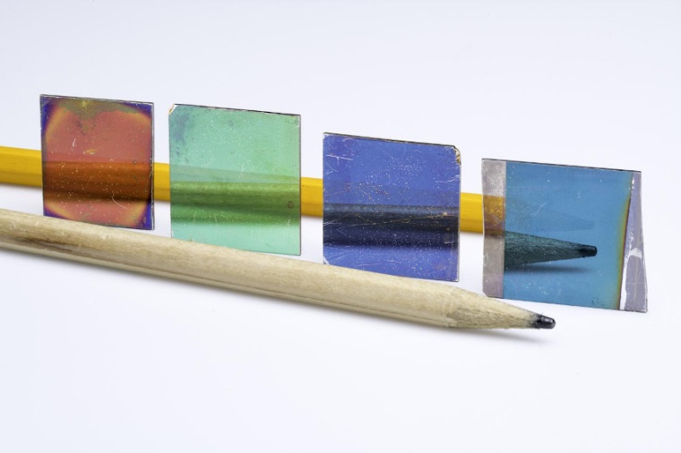 This optical coating exhibits the same color in reflection and transmission....