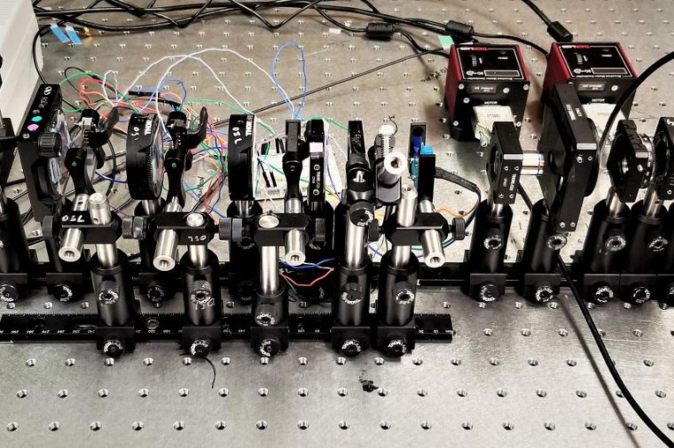 Experimental prototype of the shrimp sensor. The tandem structure consists of 6...