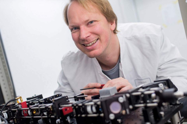 Researchers around Timo Betz built a high-resolution microscope using just...