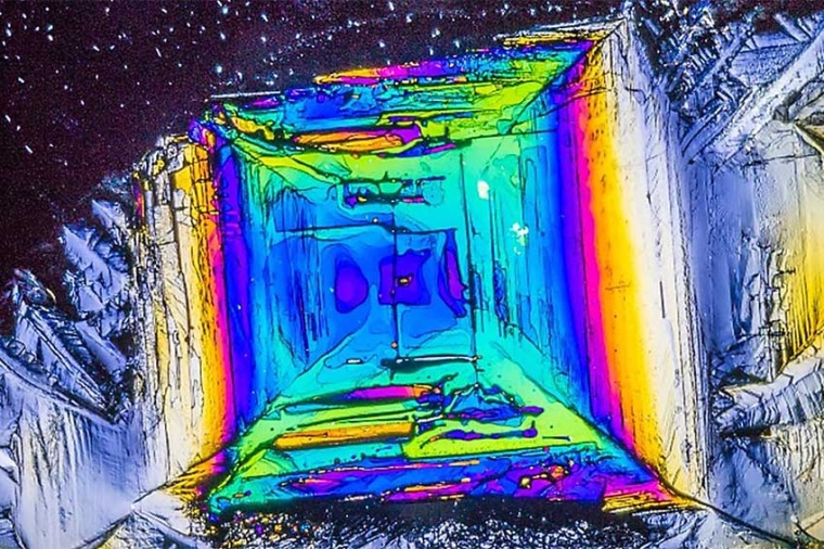 Polarization-microscopic image of crystallized Rochelle salt (Source: InfraTec)