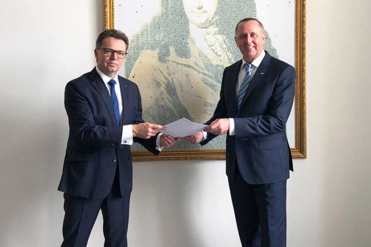 Prof Volker Epping, president of Leibniz University Hannover, welcomes Dr-Ing...