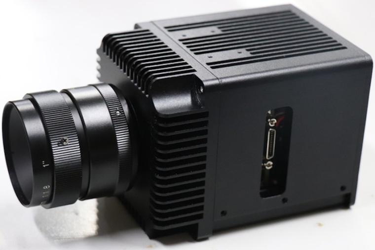 An InGaAs detector with a very high frame rate acquires a sequence of images of...