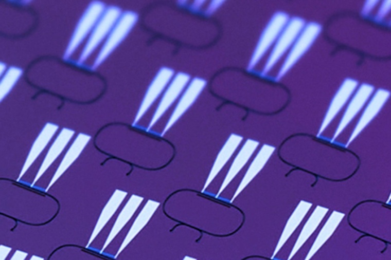On-chip optical isolators for 780 nm and 1550 nm wavelengths, fabricated in...