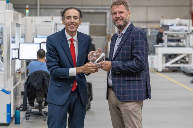 Torsten Vahrenkamp, CEO of Ficontec (right) is honored with the EPIC CEO Award...