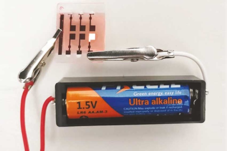 The new OLED, operated by a 1.5-Volt battery. (Source: NINS / IMS)