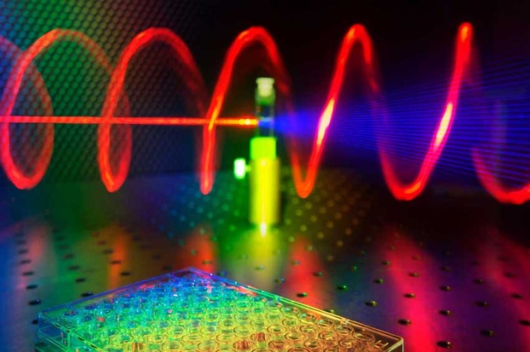 Illustration of a microplate: A tested sample receives red laser light and...