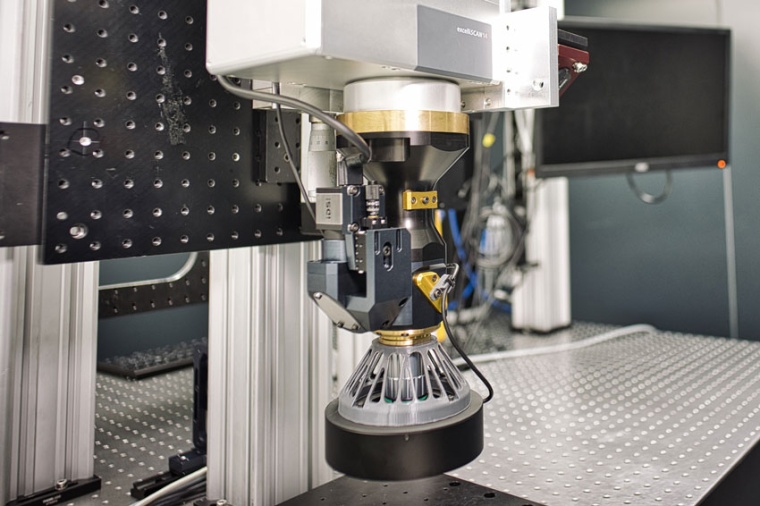Integrated scan system for beam shaping / Integriertes...