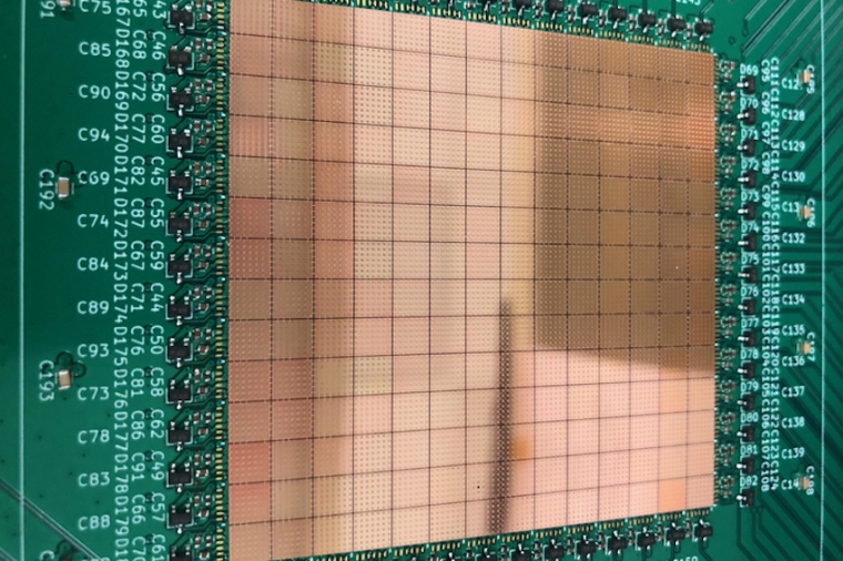 The semiconductor terahertz beam former with almost ten thousand built-in...