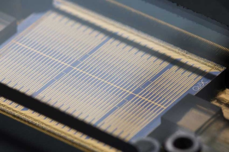 Quantum photonic processor with a record number of qumodes