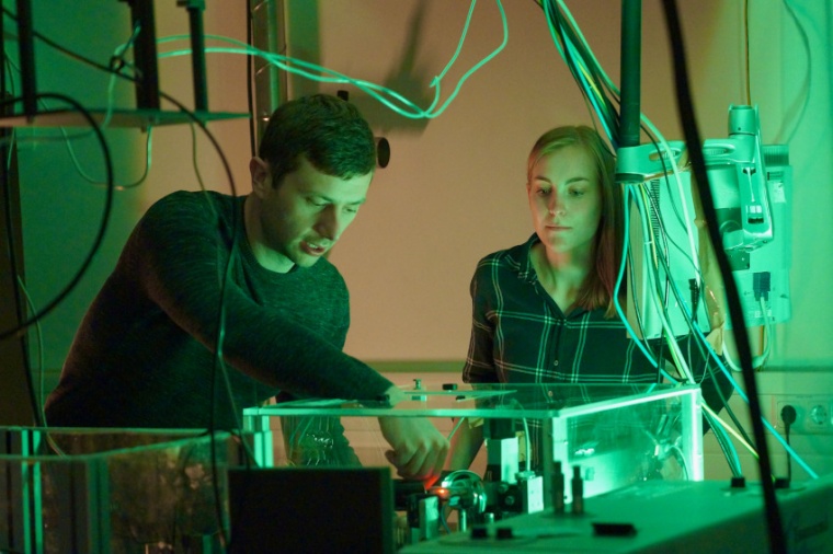 PhD students Lara Heidrich and Jan Ornik measured the state of crystallinity of...