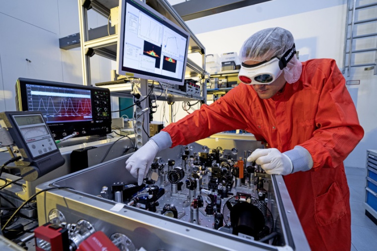 Generation of ultrashort laser pulses in the German laboratory with physicist...