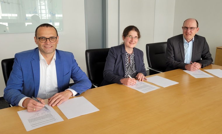 Jumavis, with Managing Director Johanna Unrath (center), acquires the complete...