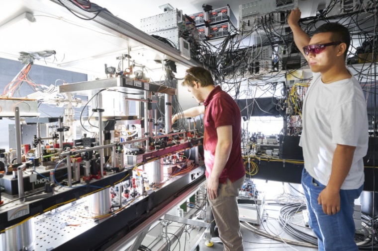 The researchers use a system comprised of two optically trapped rubidium atoms...