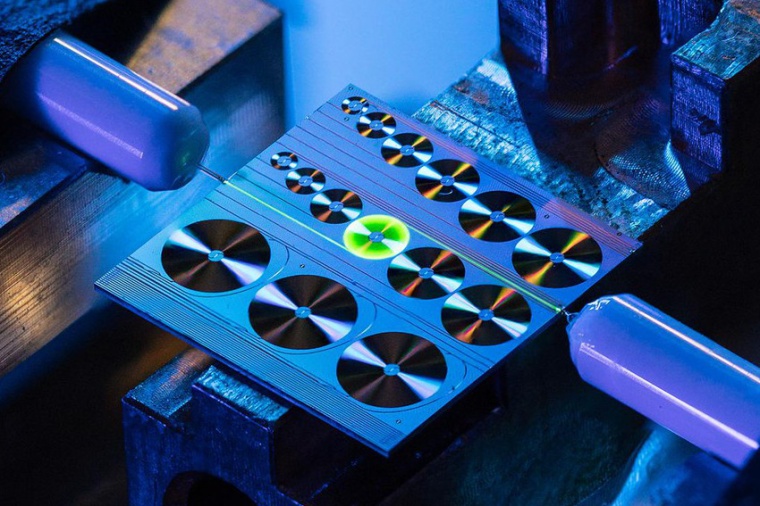 An erbium-doped waveguide amplifier on a photonic integrated chip. (Source: N....