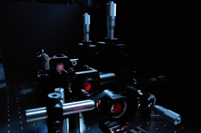 Experimental setup of the new light trap. (Source: Hebrew U.)