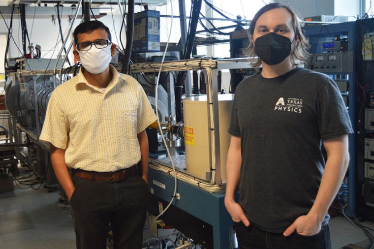 Alex Fairchild (r.) and Varghese Chirayath use a new method to measure the top...