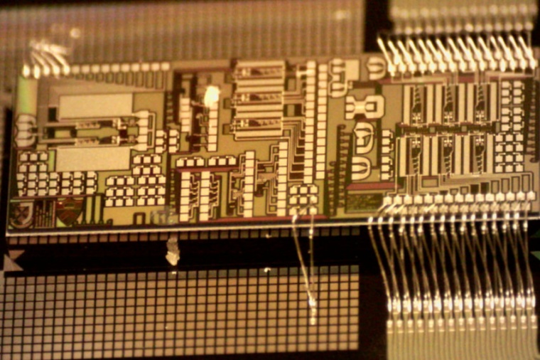 New photonic device for training deep neural networks with direct feedback...