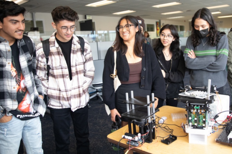 Microscopy on remote: Alisal High School students on a visit to the Live Cell...