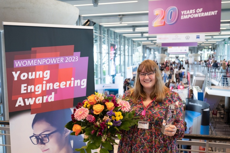 Lisa Ihde is honored with the Young Engineering Award. Image: Deutsche Messe
