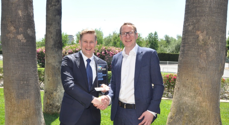 EMVA Young Professional Award Winner Dr. Pieter Blok (left), EMVA President Dr....