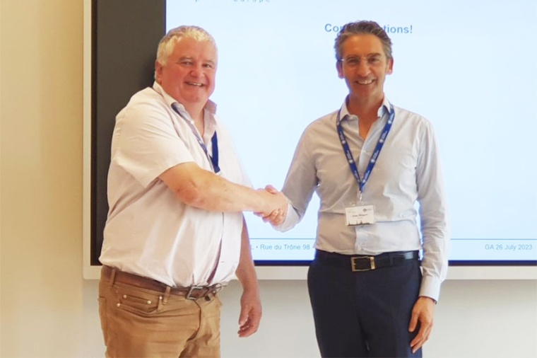 Jens Biegert (r) congratulates his successor as Laserlab-Europe director, John...