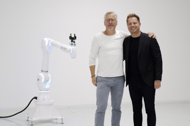 Dr. Bernd Heinrichs with Founder und CEO David Reger. Image: Neura Robotics