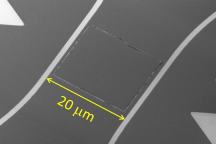 Image of the superconducting wide-strip photon detector. (Source: NICT)