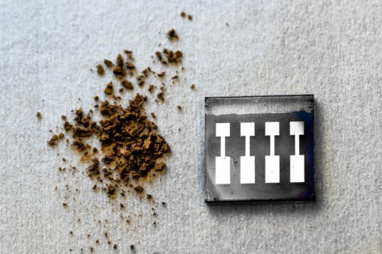 Kraft lignin improves the stability in organic solar cells thanks to its...
