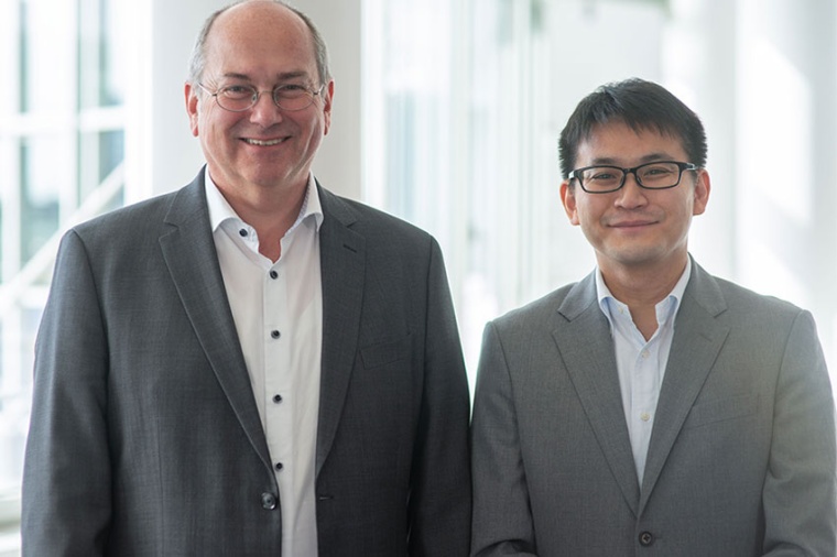 Dr Markus Ehbrecht (l.), Dr Yuta Yamanoi (Source: Instrument Systems)