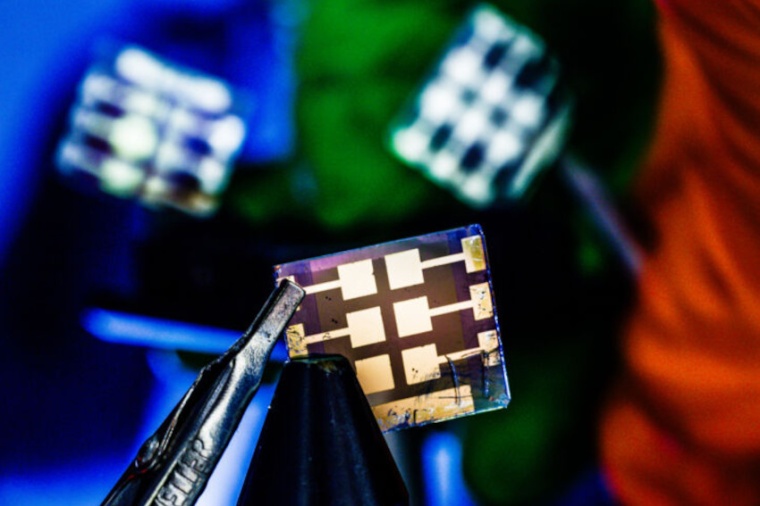 For a screen to display all colours, there needs to be LEDs in three colours...