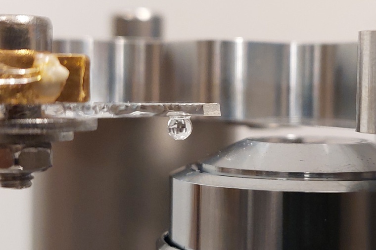 The experimental setup with a light microscope: The sample is placed in a drop...