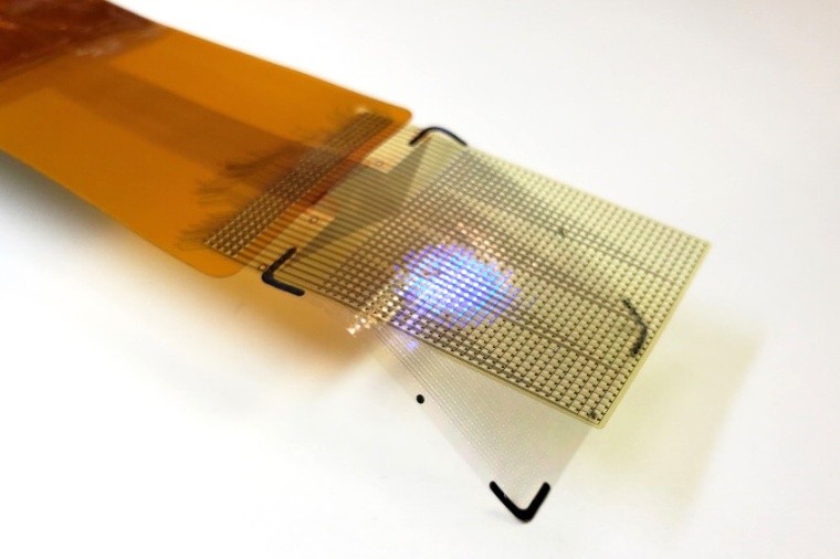 The devices LEDs can light up in several colors. This allows surgeons to see...
