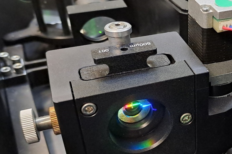 The patented monochromator consists of quartz glass optics with two prisms and...