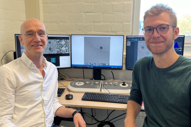Nico Sommerdijk and Luco Rutten developed the world’s first microscope that...