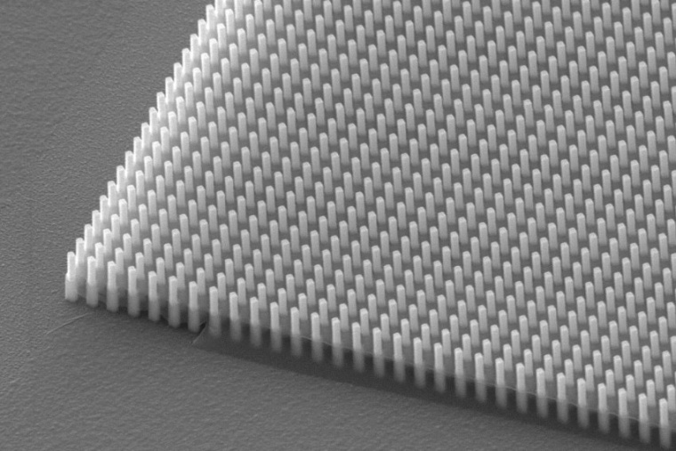 A scanning electron microscope image of a bilayer titanium dioxide metasurface....